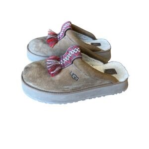 UGG Suede Platform Slippers Tassel Accents Comfortable‎ Slides Women's Size 9